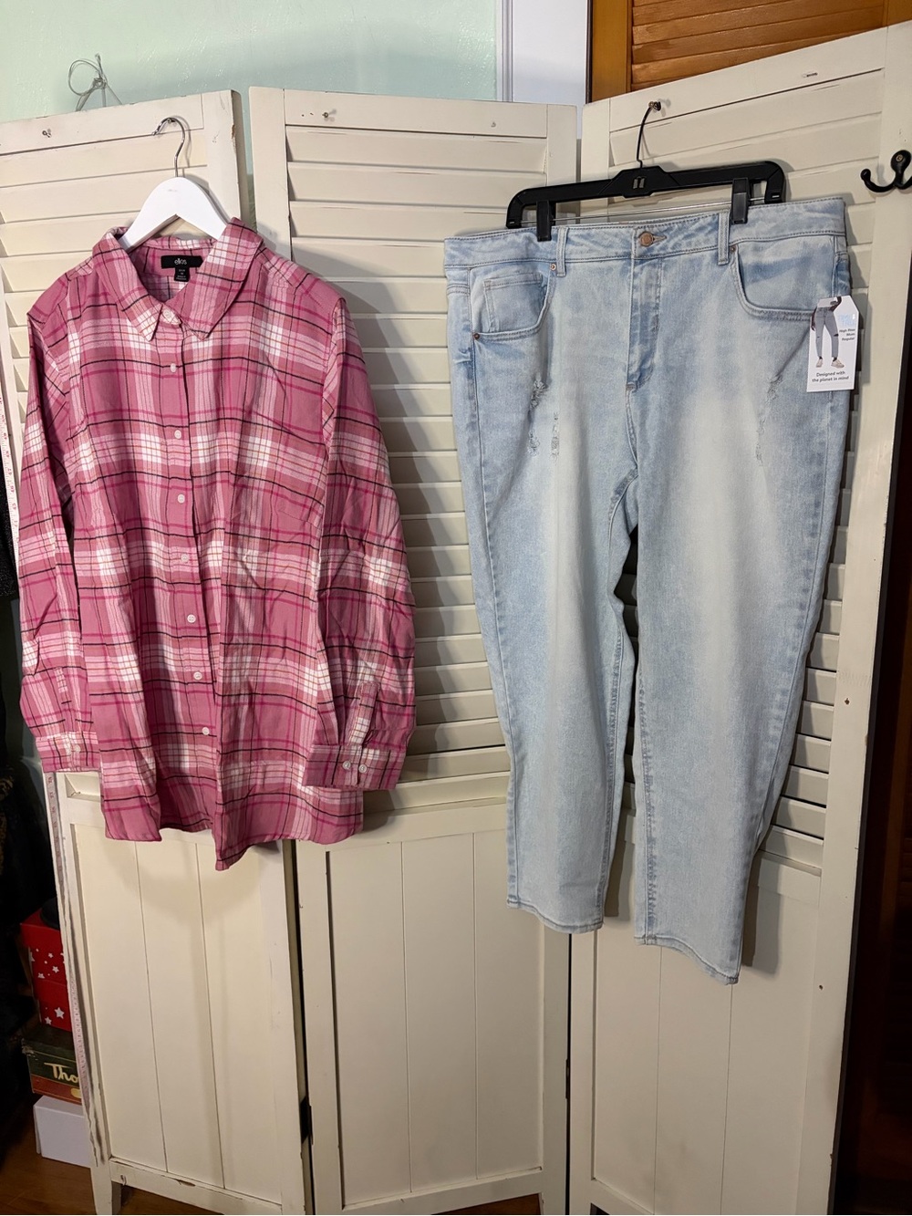 Two piece PREMIUM outfit including NWT mom jeans and a NIP Ellos top